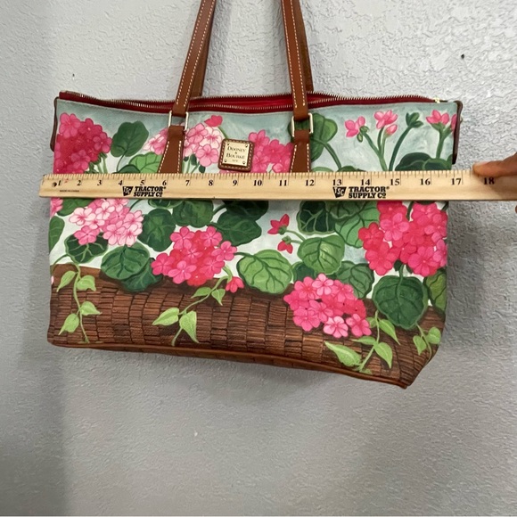 Dooney Bourke Floral Basket Cottage Geranium Top Zip Shopper Tote - Picture 1 of 14